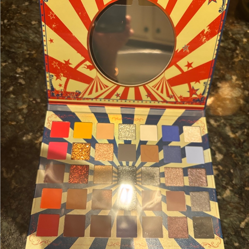 eyeshadow pallet by Beauty Creations “Ring Master The Show Must Go On”
35 colors